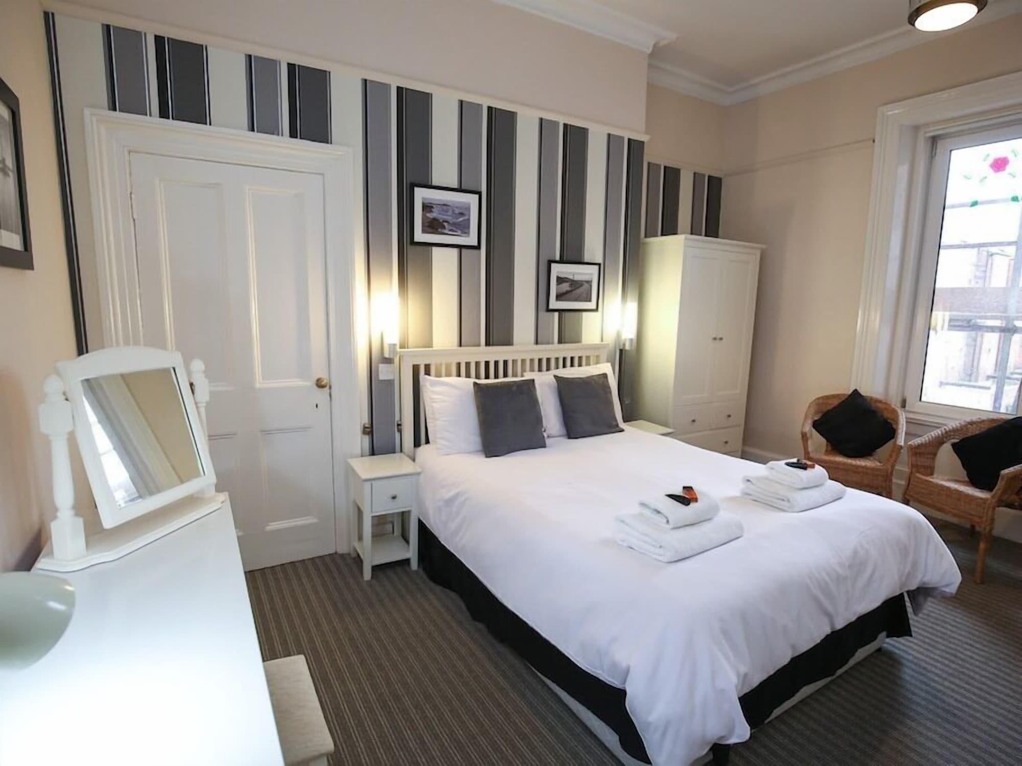 Riviera Guesthouse Whitby Exterior photo