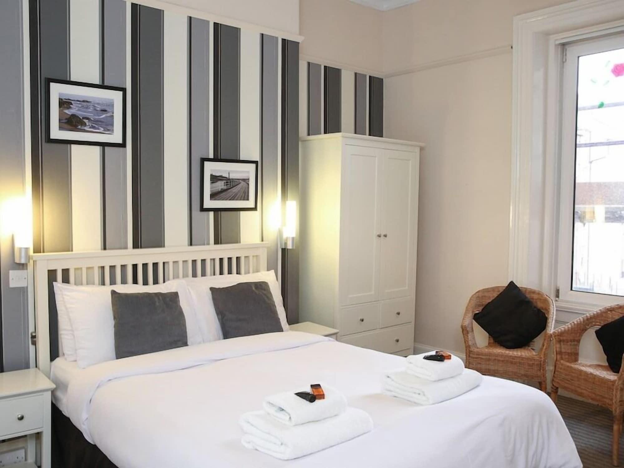 Riviera Guesthouse Whitby Exterior photo