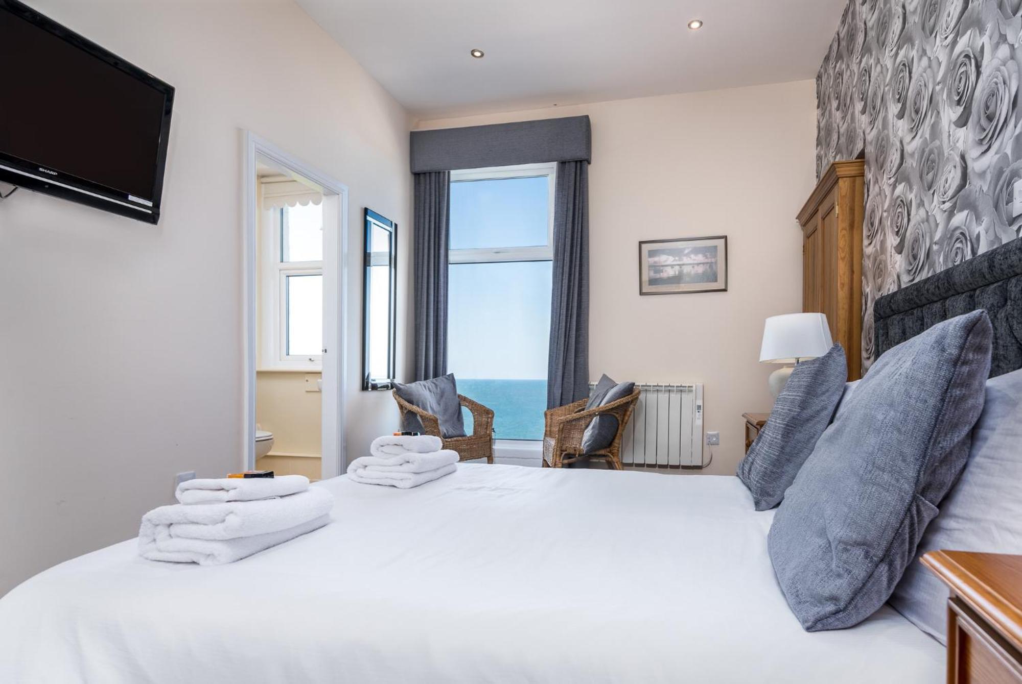 Riviera Guesthouse Whitby Exterior photo